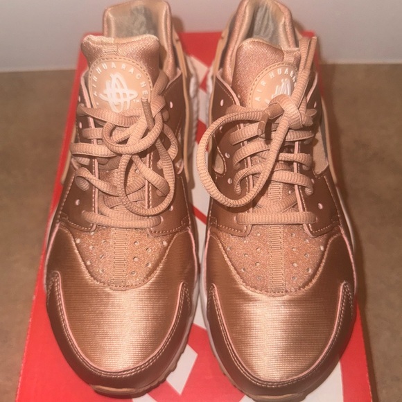 Nike Air Huarache Run Rose Gold Women’s - Picture 1 of 5
